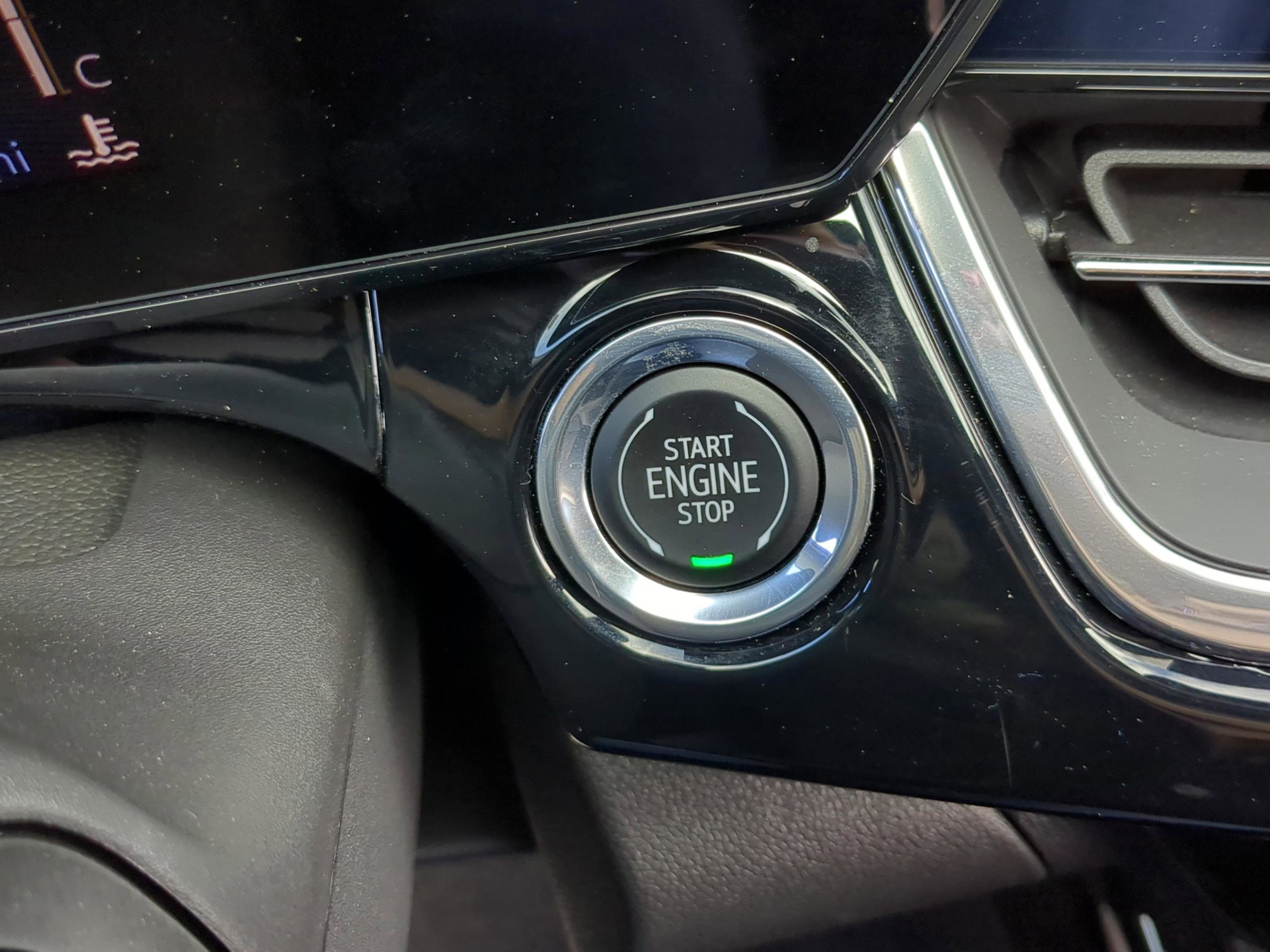 Used 2025 Chevrolet Trax RS w/ Driver Confidence Package FWD image 8