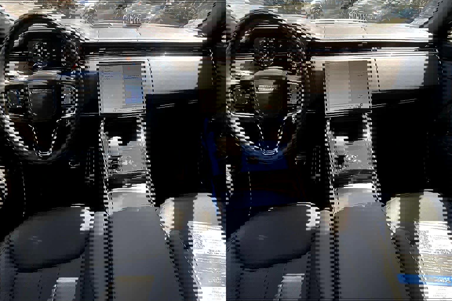 Used 2025 Land Rover Range Rover Sport Dynamic SE image 15