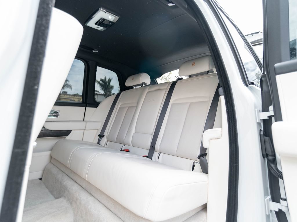 Used 2022 Rolls-Royce Cullinan Black Badge w/ Dark Exterior Package AWD/4WD image 8