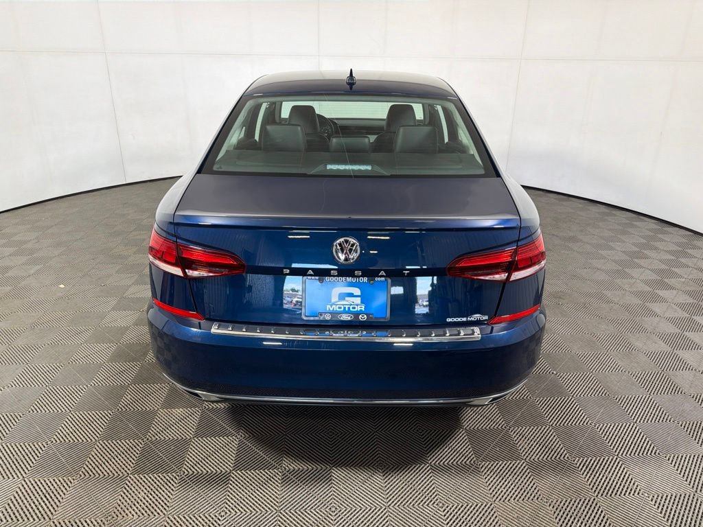 Certified 2022 Volkswagen Passat 2.0T SE FWD image 6