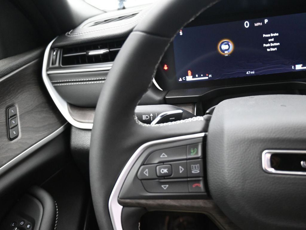 New 2025 Jeep Grand Cherokee Limited w/ Black Appearance Package image 24