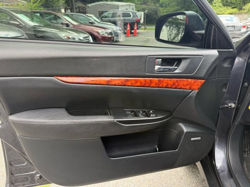 Used 2012 Subaru Outback 3.6R Limited AWD/4WD image 18