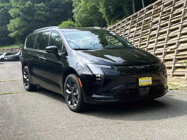 New 2027 Chrysler Pacifica Limited AWD/4WD image 1