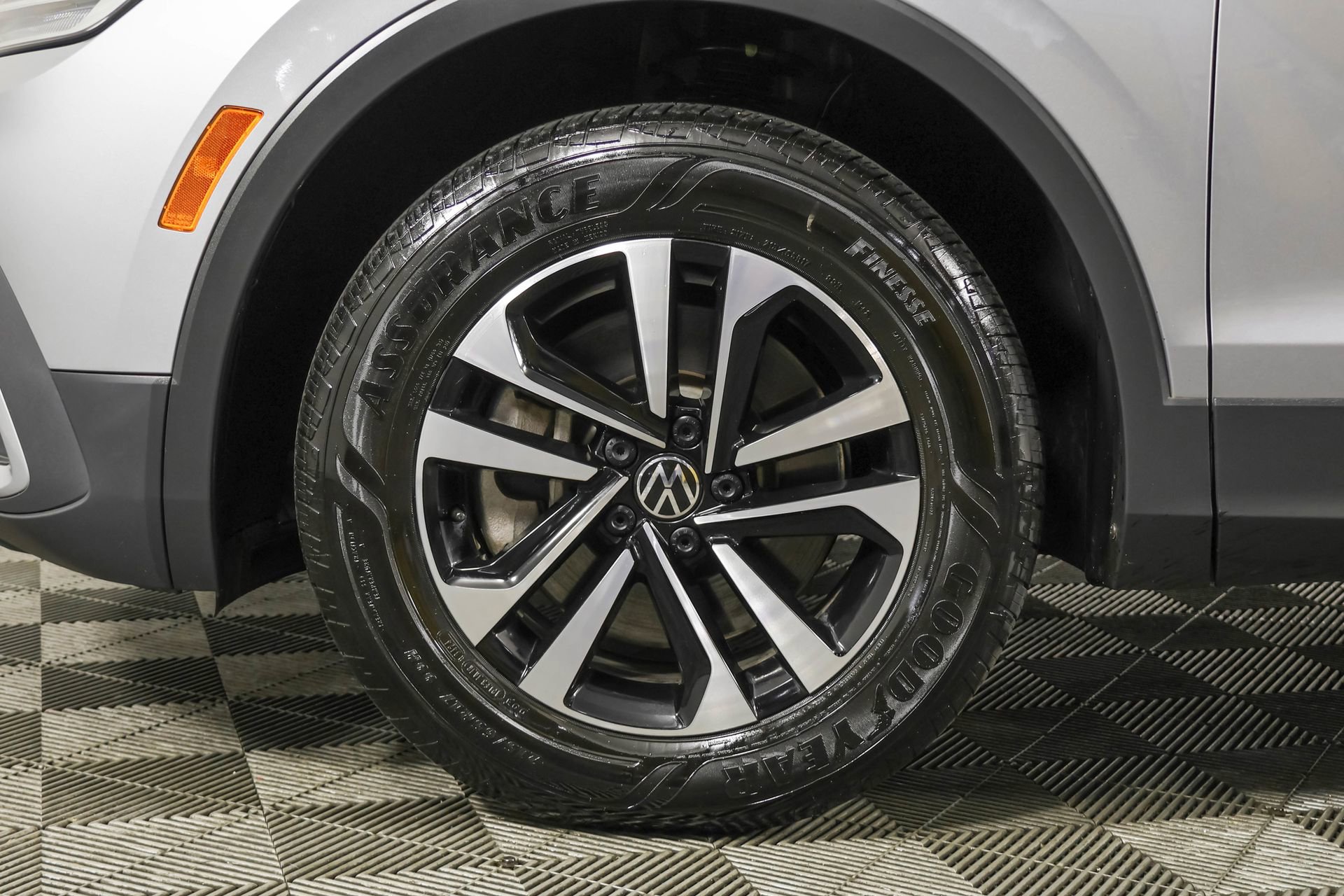 Used 2024 Volkswagen Tiguan S AWD/4WD image 21