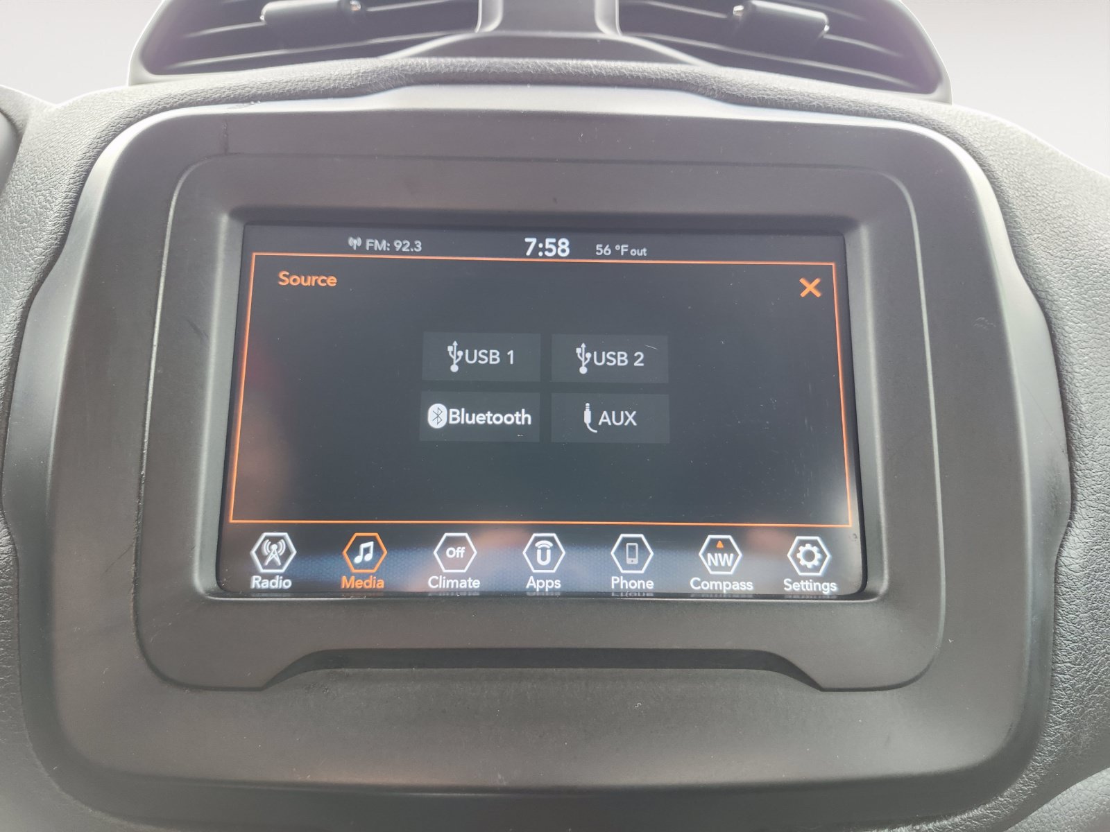 Used 2020 Jeep Renegade Latitude FWD image 4