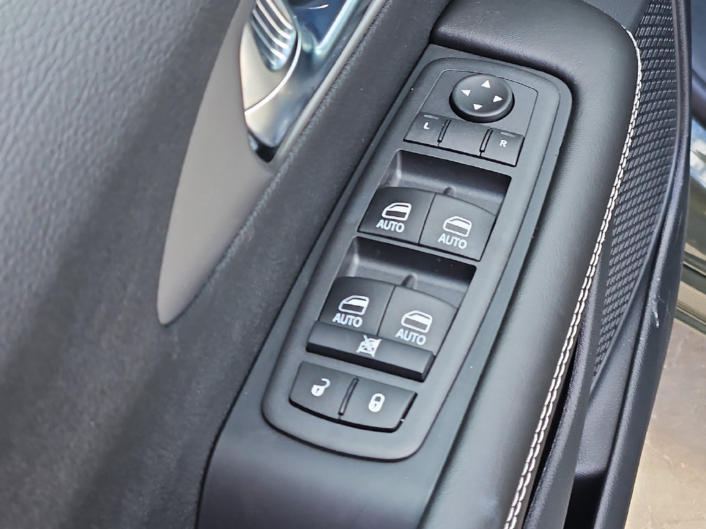 New 2027 Chrysler Pacifica Select FWD image 13