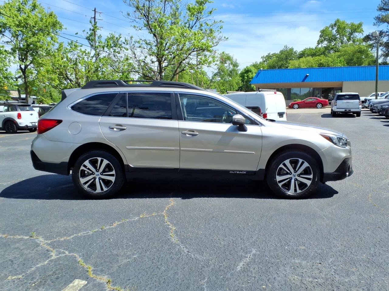 Used 2018 Subaru Outback 3.6R Limited AWD/4WD image 2
