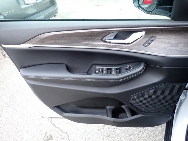 New 2025 Jeep Grand Cherokee Limited w/ MOPAR Finishing Package image 16