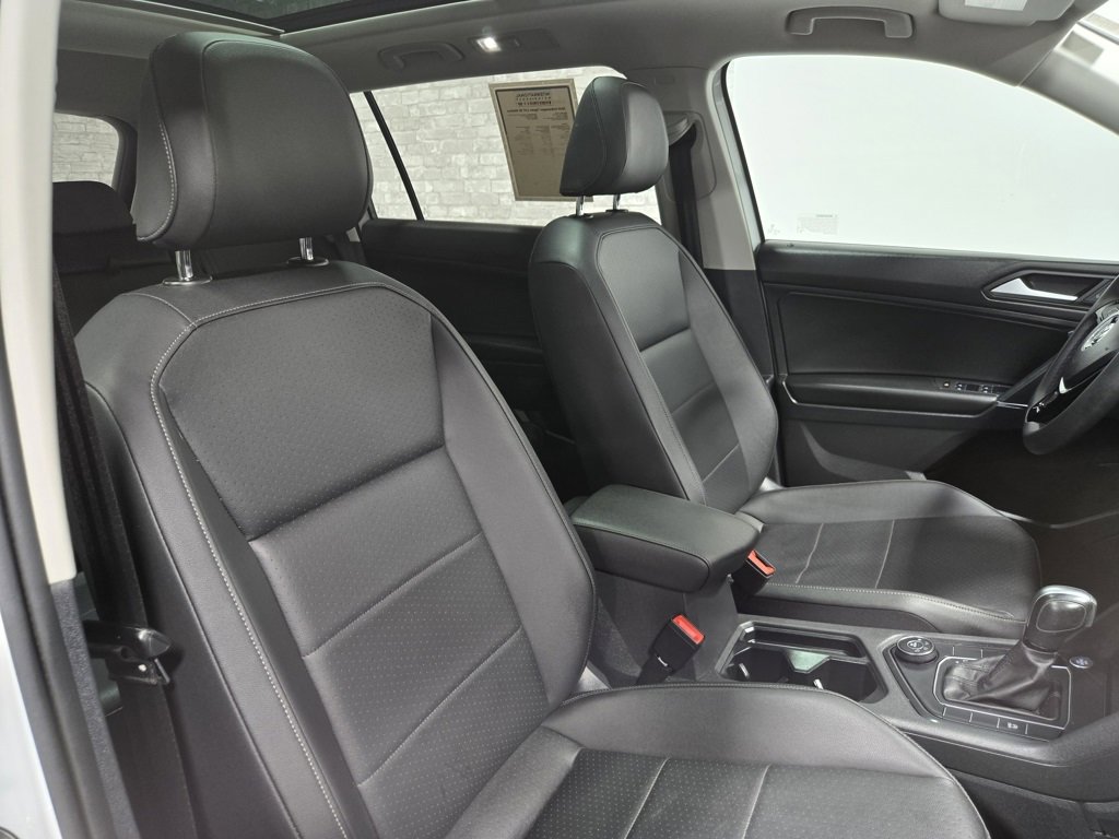 Used 2020 Volkswagen Tiguan SE w/ Panoramic Sunroof Package image 54