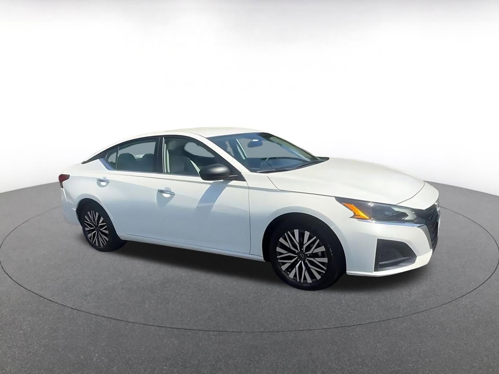 Used 2025 Nissan Altima 2.5 SV FWD video 2