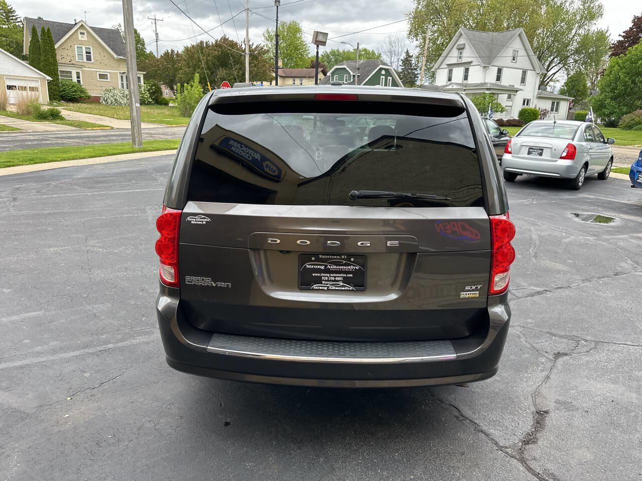 Used 2018 Dodge Grand Caravan SXT image 3