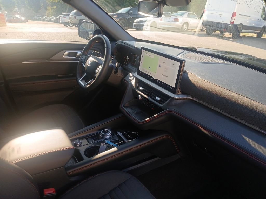 Used 2025 Ford Explorer ST-Line w/ ST-Line Street Pack AWD/4WD image 18