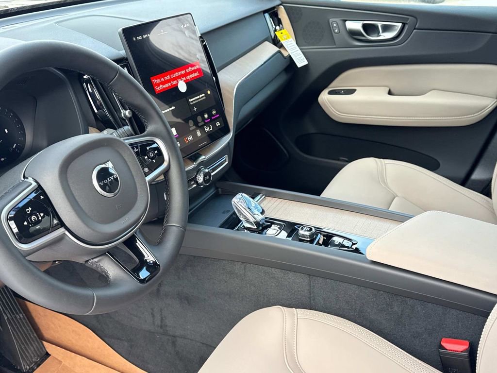 Certified 2026 Volvo XC60 B5 Core w/ Climate Package PRO AWD/4WD image 20