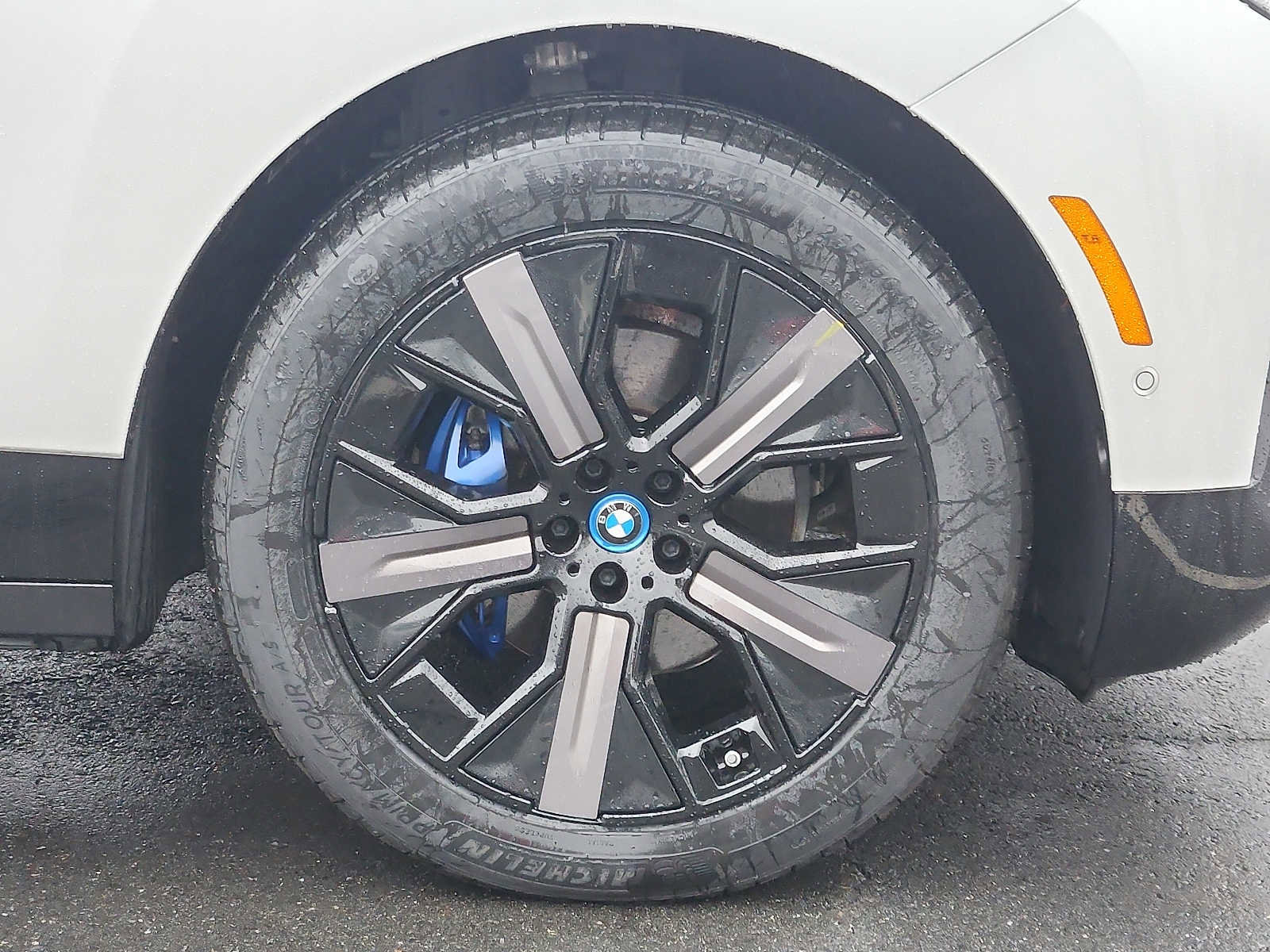 Certified 2024 BMW iX xDrive50 w/ Premium Package AWD/4WD image 8