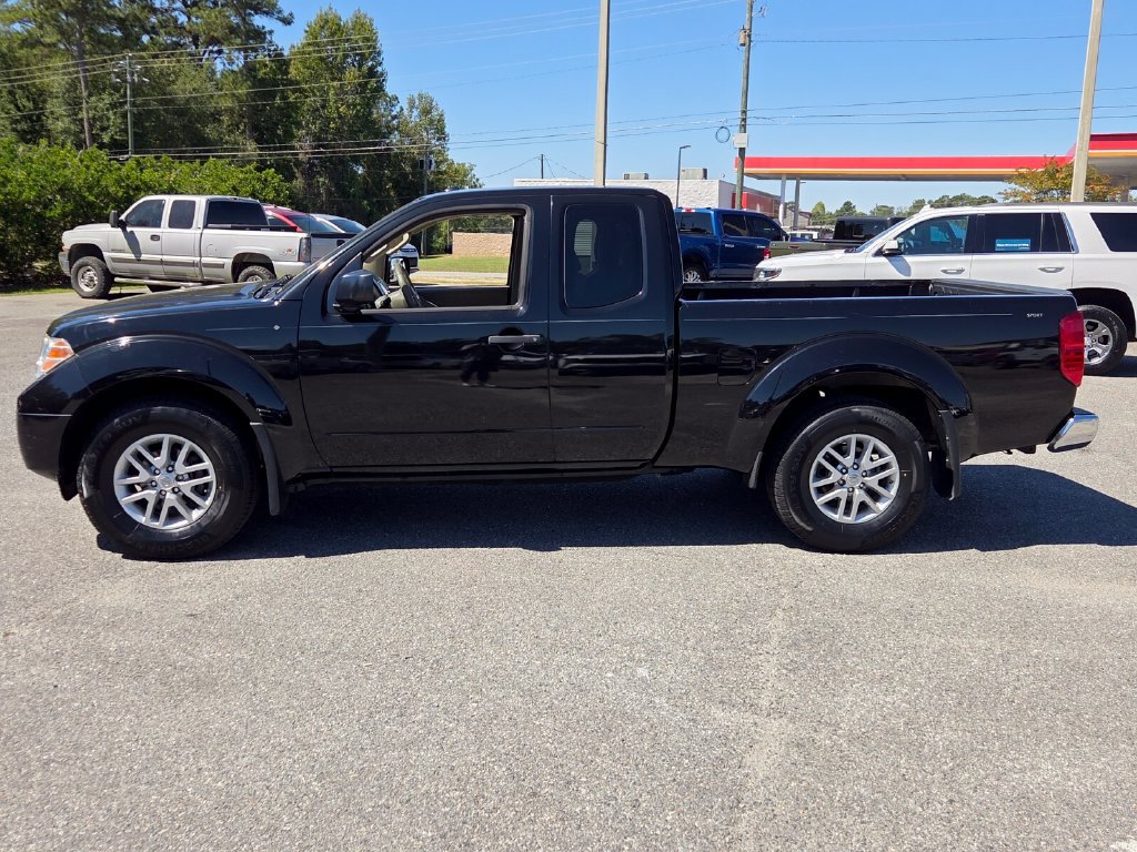 Used 2017 Nissan Frontier SV RWD image 2