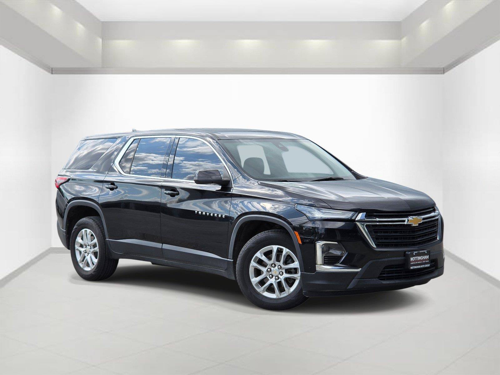 Used 2023 Chevrolet Traverse LS FWD image 1