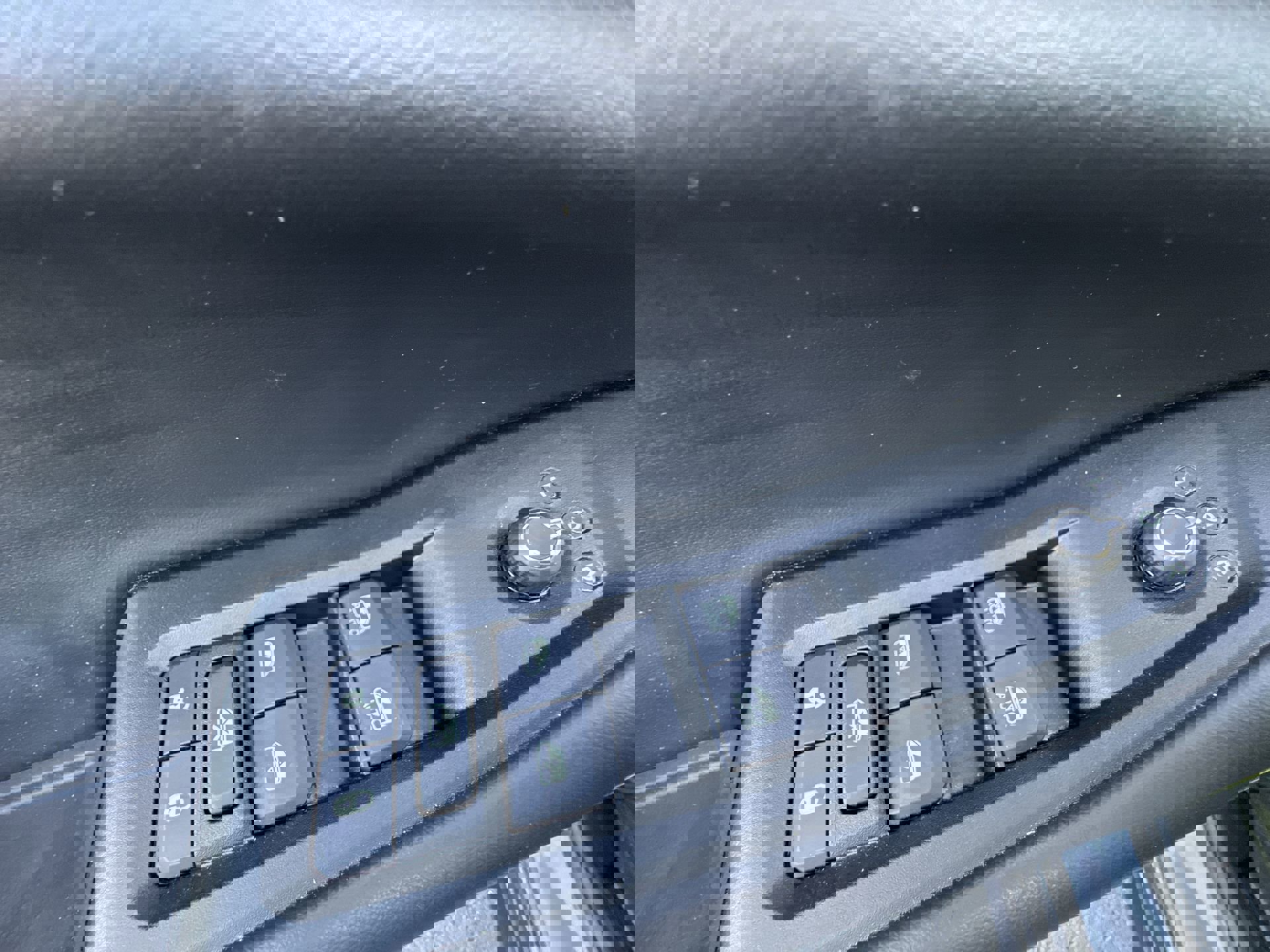 Used 2024 Jeep Grand Cherokee Limited w/ Black Appearance Package image 13