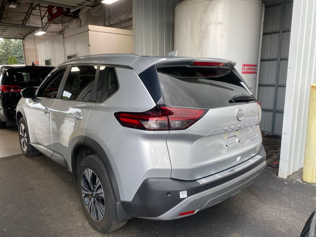 Used 2023 Nissan Rogue SV w/ SV Premium B Package AWD/4WD image 3