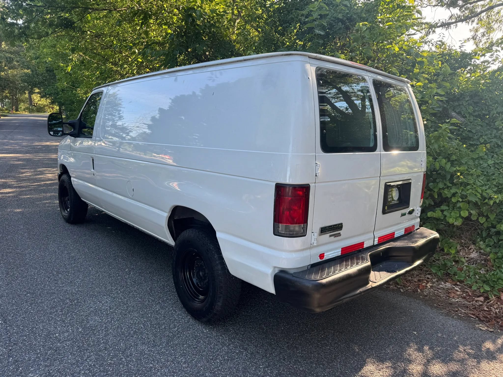 Used 2014 Ford E-350 and Econoline 350 Super Duty RWD image 2