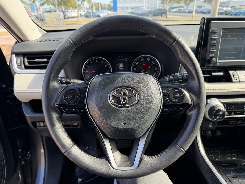 Used 2021 Toyota RAV4 XLE Premium image 19