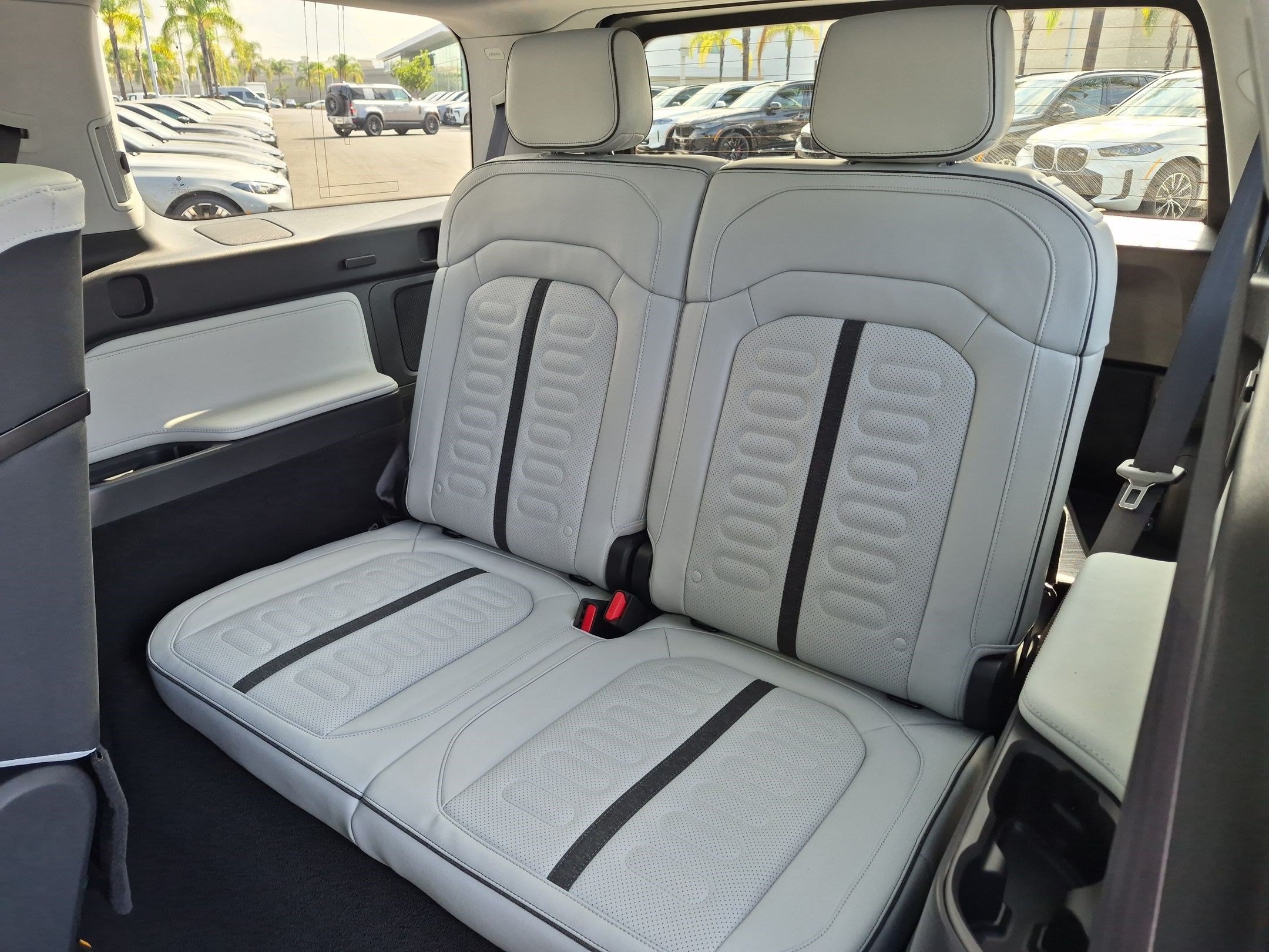 Used 2026 Rivian R1S Adventure AWD/4WD image 31
