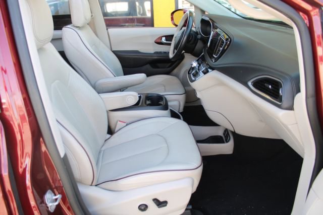 Used 2020 Chrysler Pacifica Limited FWD image 11