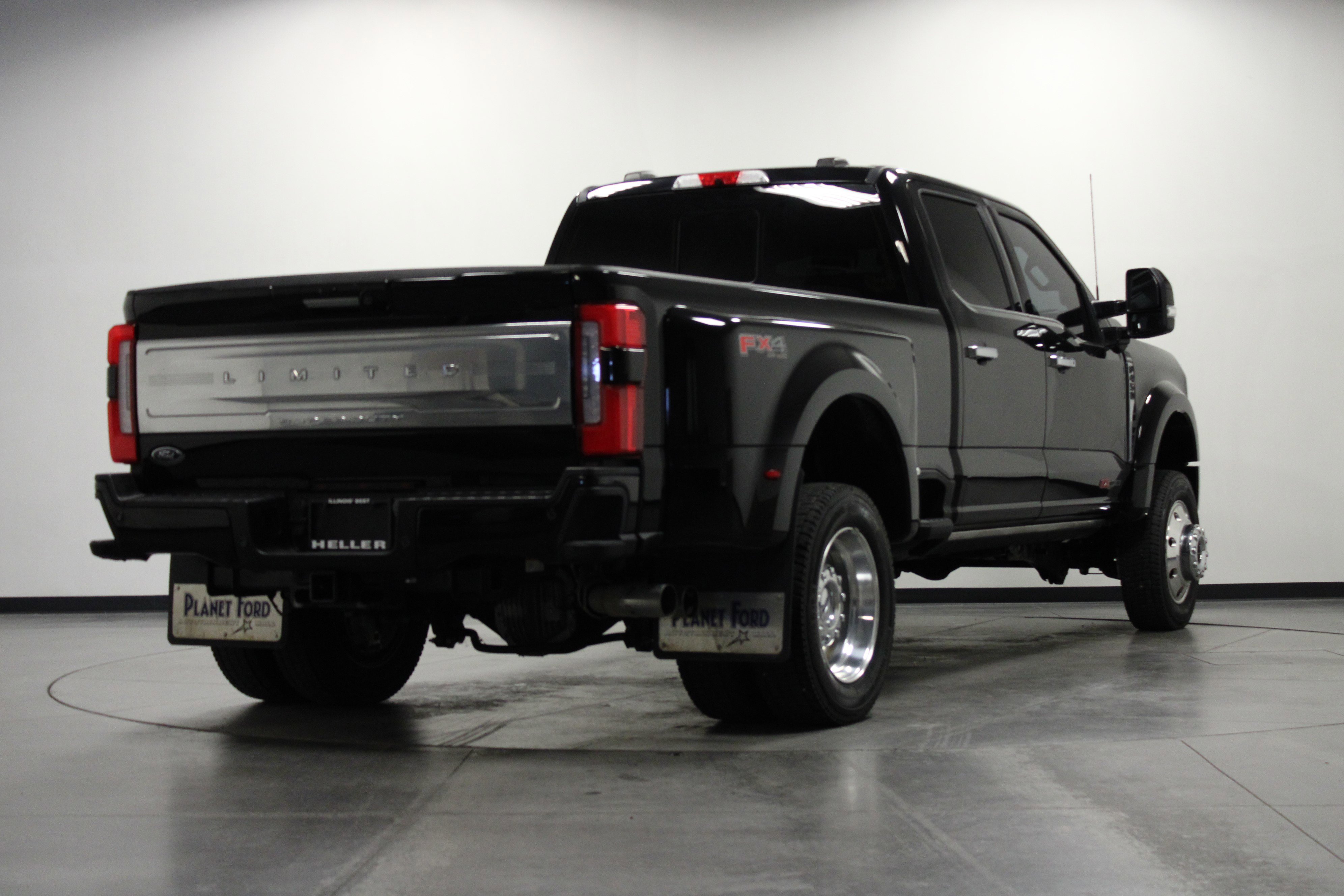 Used 2023 Ford F450 Limited w/ FX4 Off-Road Package image 4