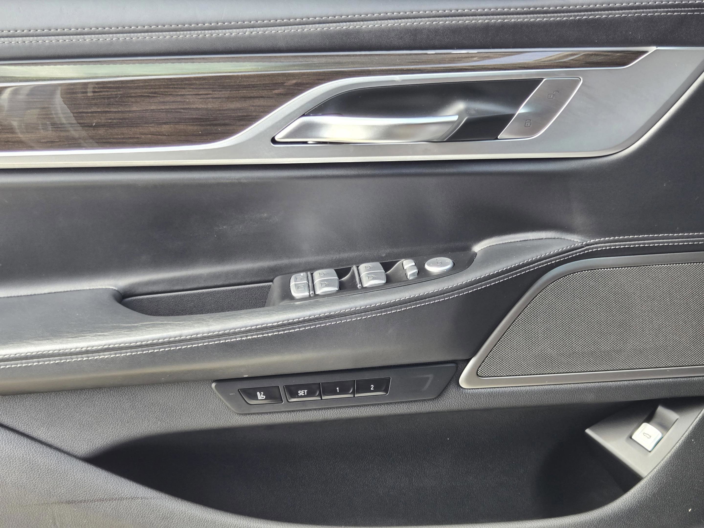 Used 2020 BMW 740i w/ Premium Package RWD image 20