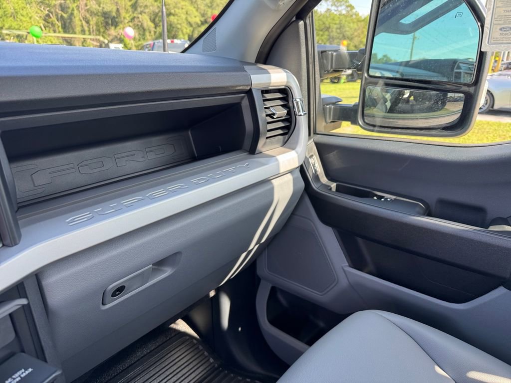 New 2025 Ford F550 4x4 Crew Cab Super Duty image 27