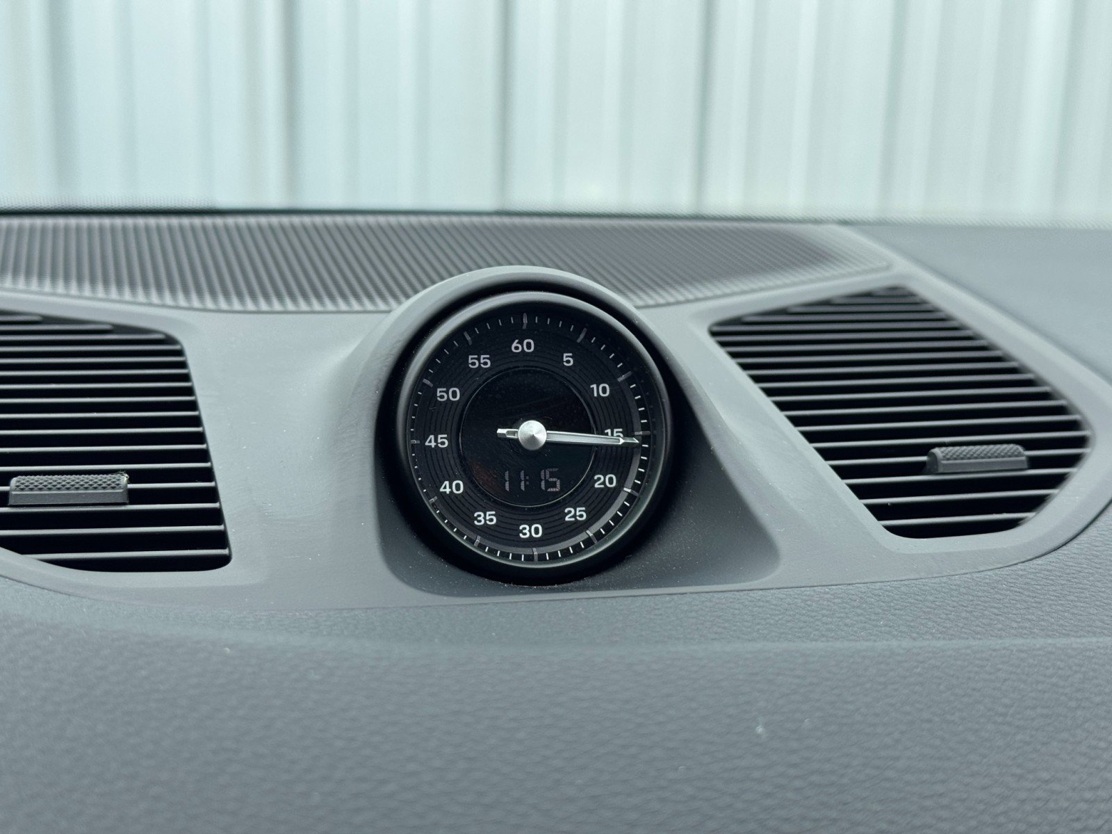 Used 2024 Porsche Cayenne w/ Premium Package image 33