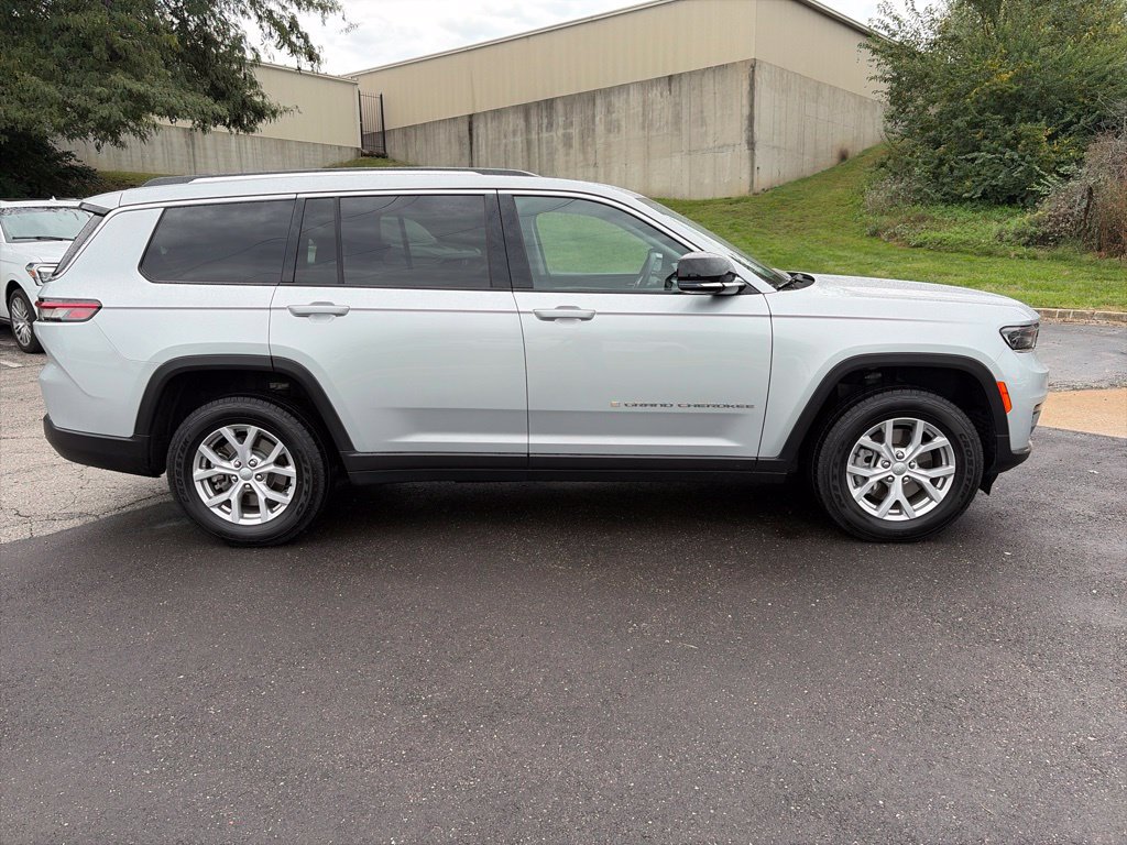 Used 2022 Jeep Grand Cherokee L Limited AWD/4WD image 4