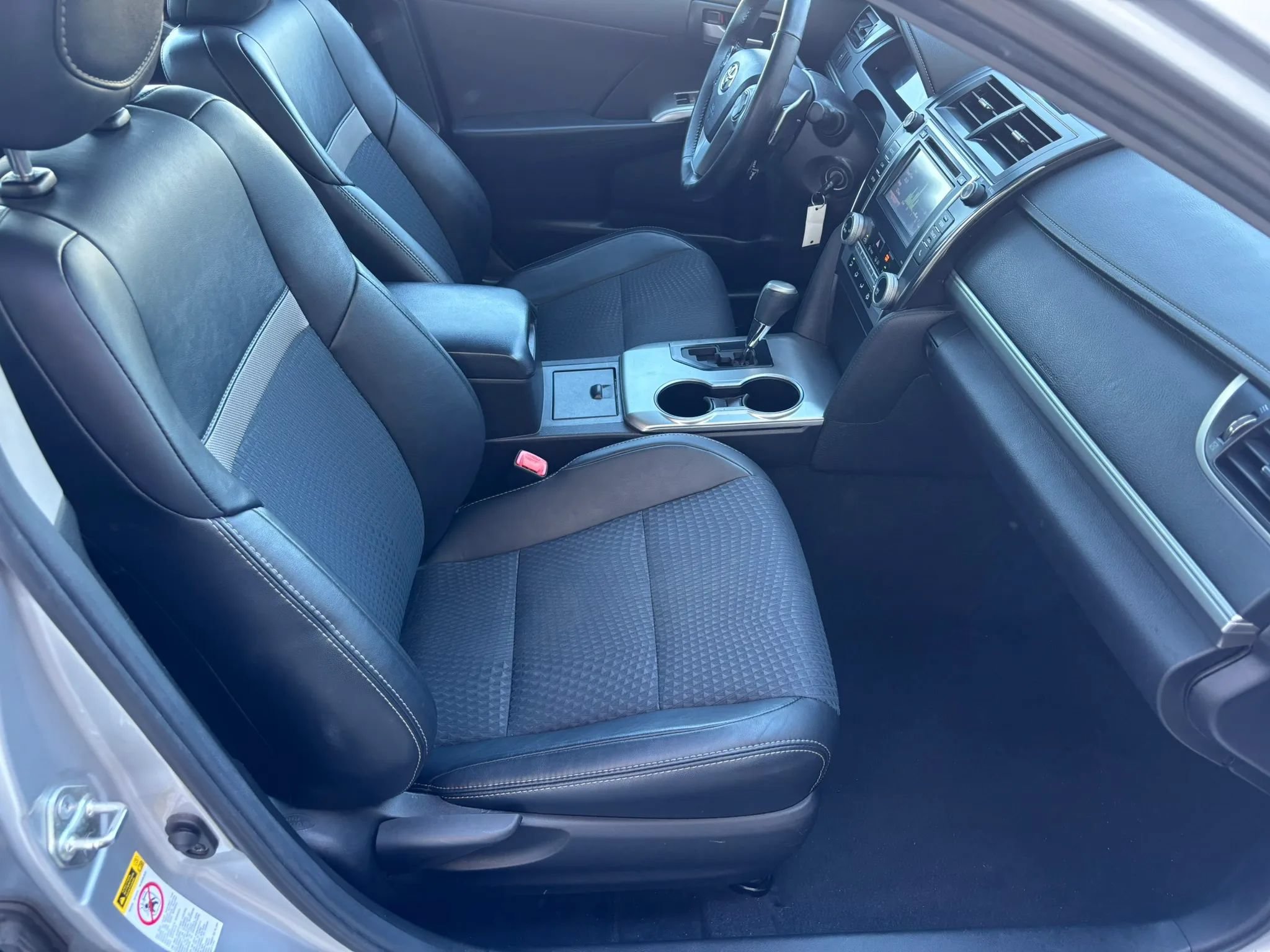 Used 2014 Toyota Camry SE w/ Fleet Convenience Package FWD image 12