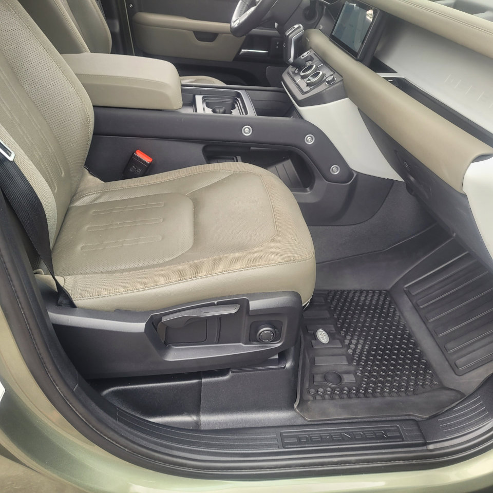 Used 2020 Land Rover Defender 110 S image 25