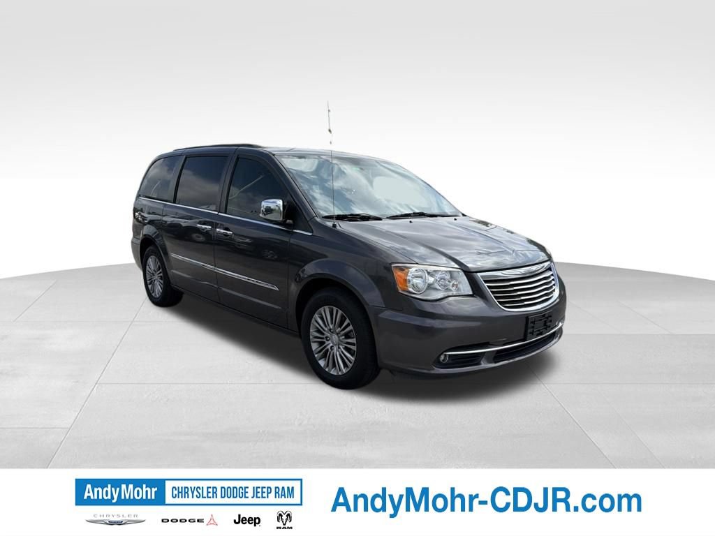 Used 2016 Chrysler Town & Country Touring-L w/ Driver Convenience Group FWD image 1