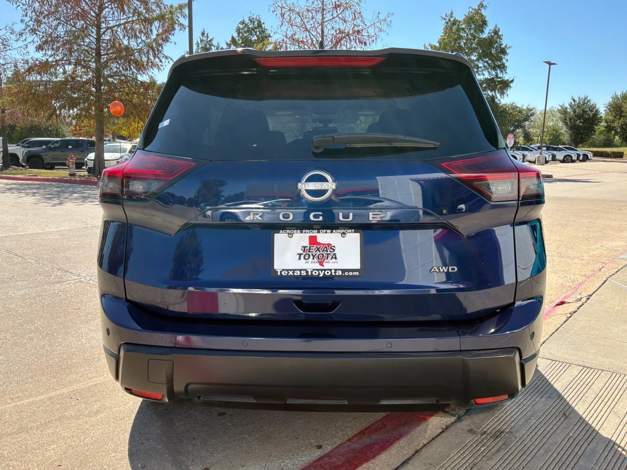 Used 2025 Nissan Rogue SV AWD/4WD image 7