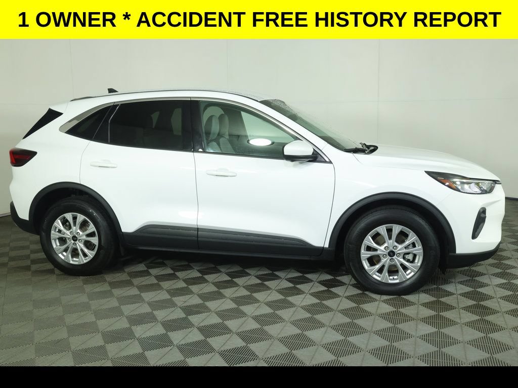 Used 2023 Ford Escape Active w/ Tech Pack #2 AWD/4WD image 2