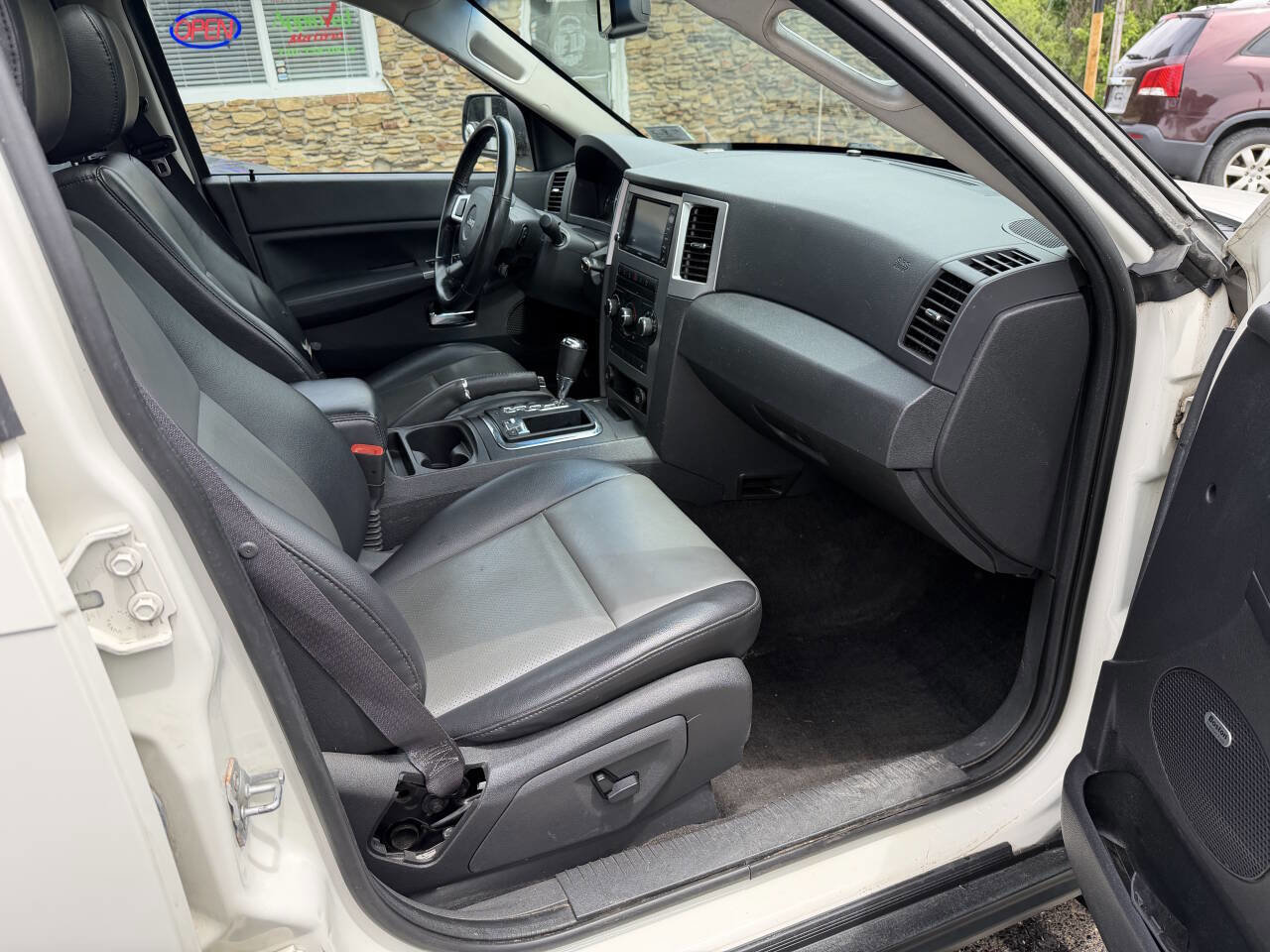 Used 2010 Jeep Grand Cherokee Laredo AWD/4WD image 7