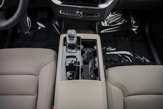 New 2026 Volvo XC90 B6 Plus w/ Protection Package Premier image 24
