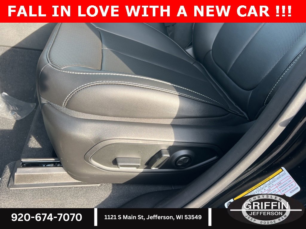 New 2025 Jeep Grand Cherokee Limited w/ Luxury Tech Group II image 15