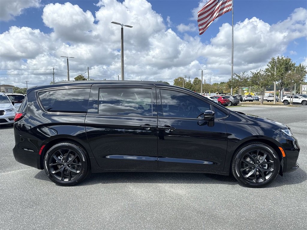 New 2026 Chrysler Pacifica Limited w/ S Appearance Package image 2