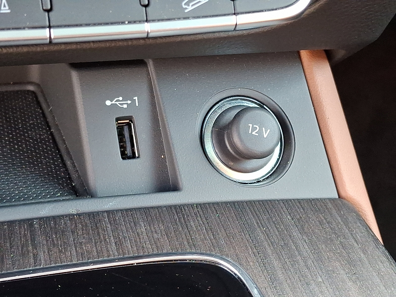 Certified 2025 Audi Q5 2.0T Premium Plus image 27