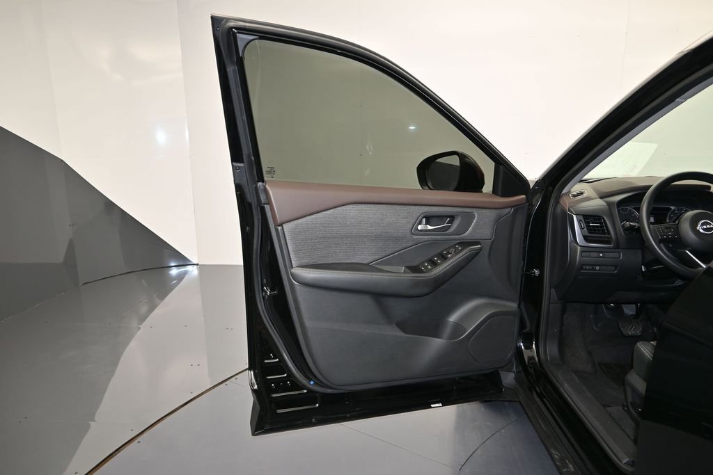 Certified 2023 Nissan Rogue SV FWD image 10