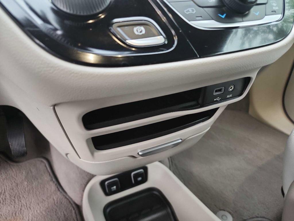 Used 2019 Chrysler Pacifica Touring Plus w/ Tire & Wheel Group image 24