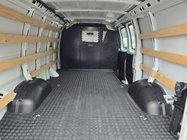 Used 2024 GMC Savana 2500 w/ Driver Convenience Package image 9