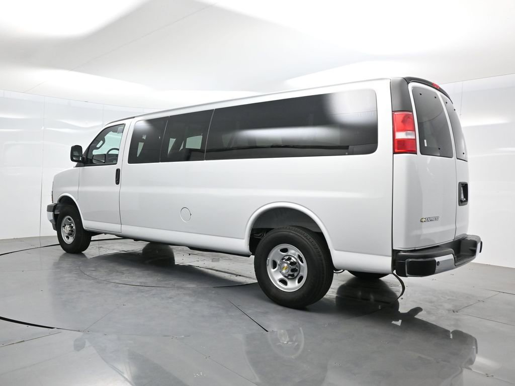 Used 2025 Chevrolet Express 3500 LT w/ LT Preferred Equipment Group RWD image 6