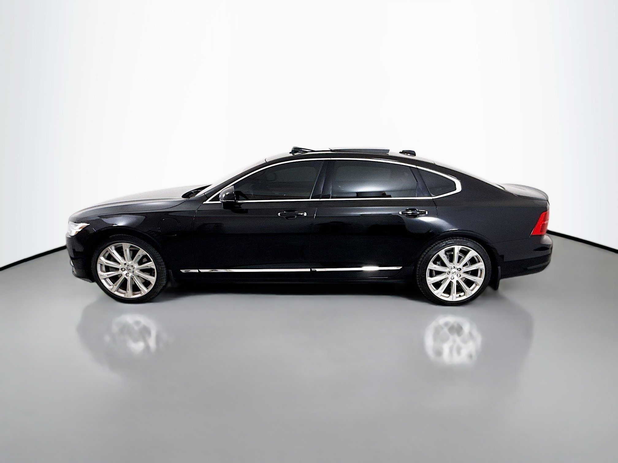 Used 2020 Volvo S90 T8 Inscription image 4