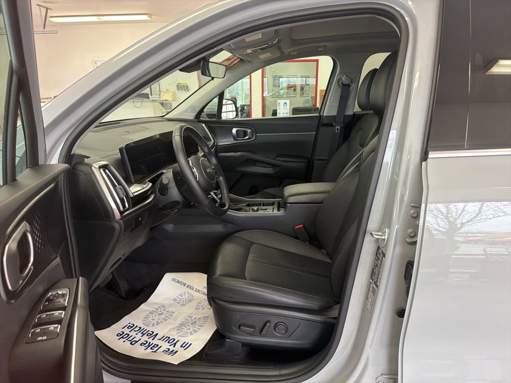 Used 2025 Kia Sorento S w/ Panoramic Sunroof Package image 6
