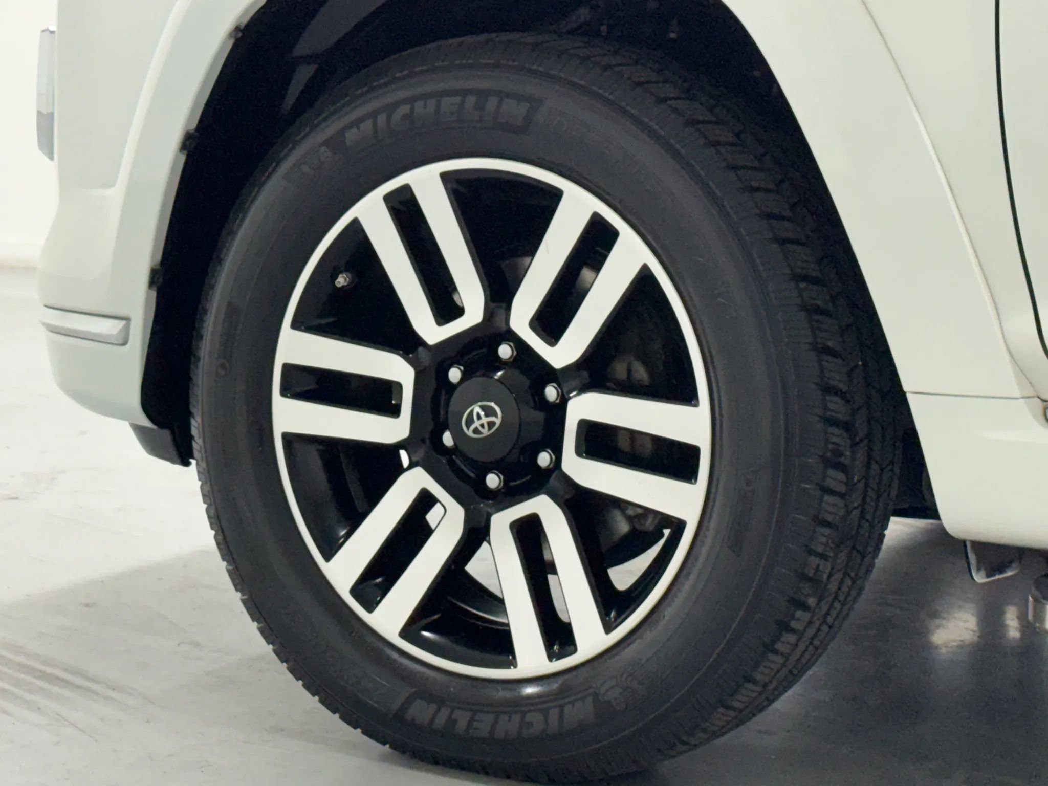 Used 2020 Toyota 4Runner Limited image 47