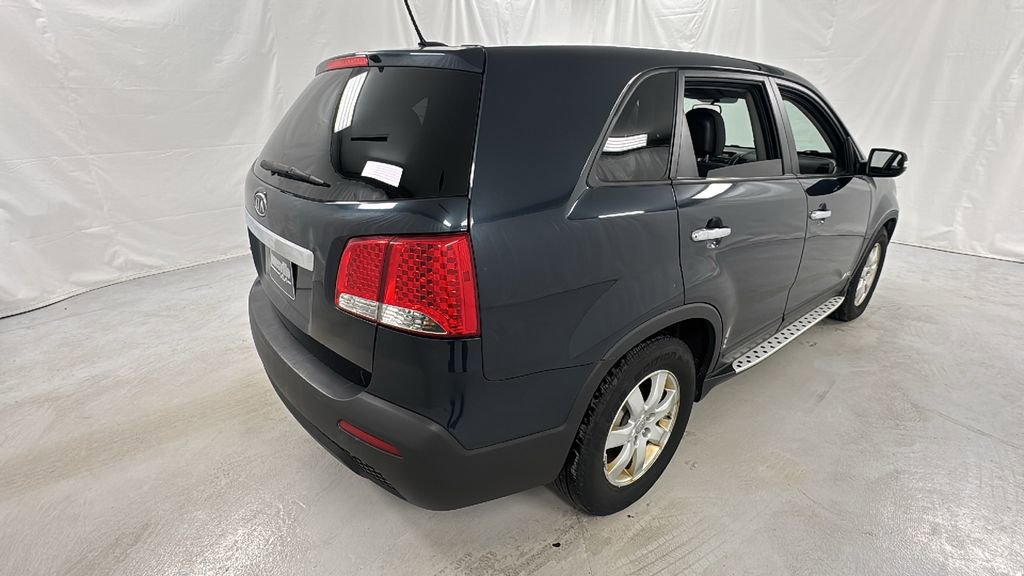 Used 2013 Kia Sorento LX w/ Third Row Pkg image 3