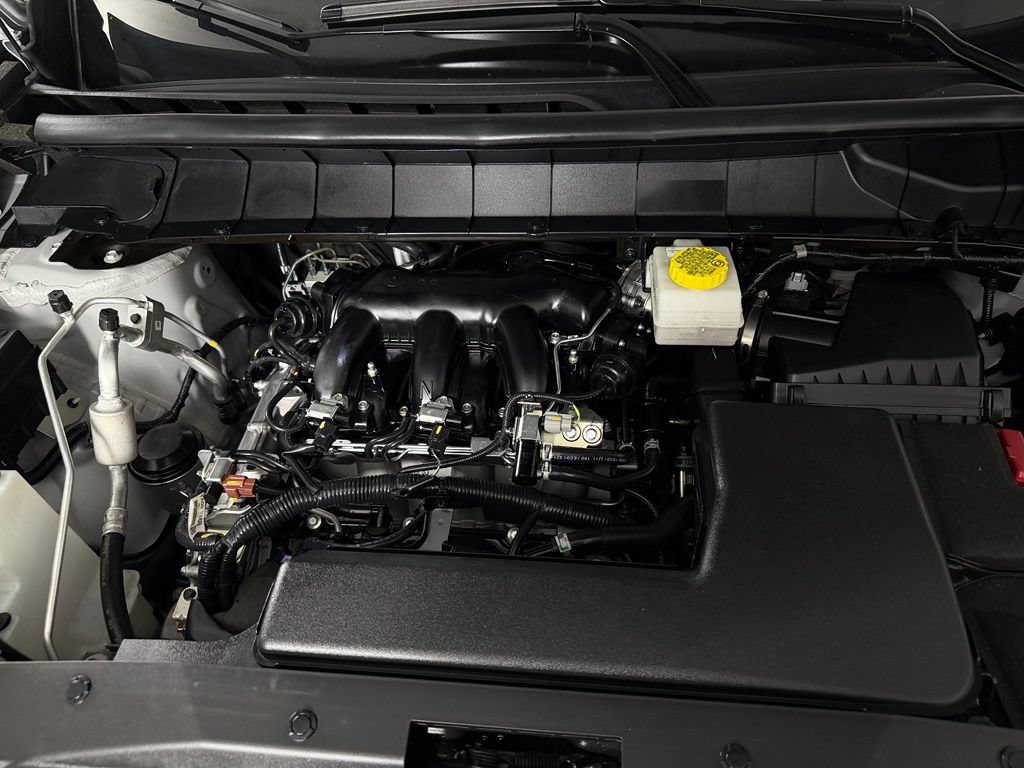 Used 2025 Nissan Pathfinder SL FWD image 34